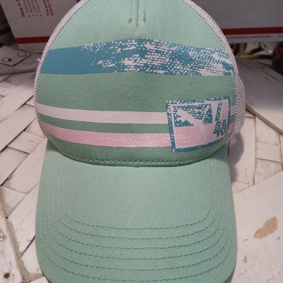 🎾PUMA GOLF/TENNIS HAT SHEEK DESIGN. - Picture 9 of 9